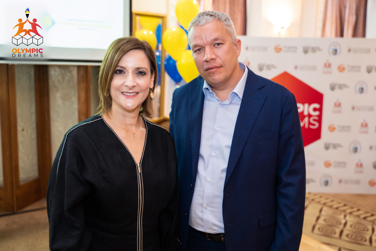 Перша леді Республіки Кіпр Філіппа Карсера Крістодулідес та меценат, засновник проєкту Olympic Dreams Анатолій Бойко Перша леді Республіки Кіпр Філіппа Карсера Крістодулідес та меценат, засновник проєкту Olympic Dreams Анатолій Бойко